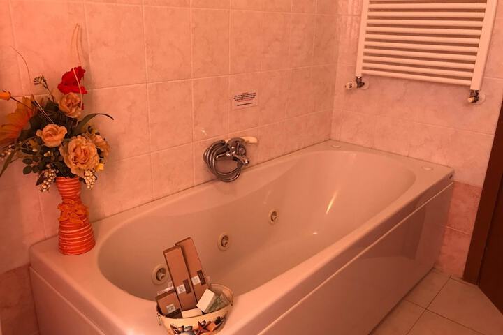 Hot Tub 49 of 91