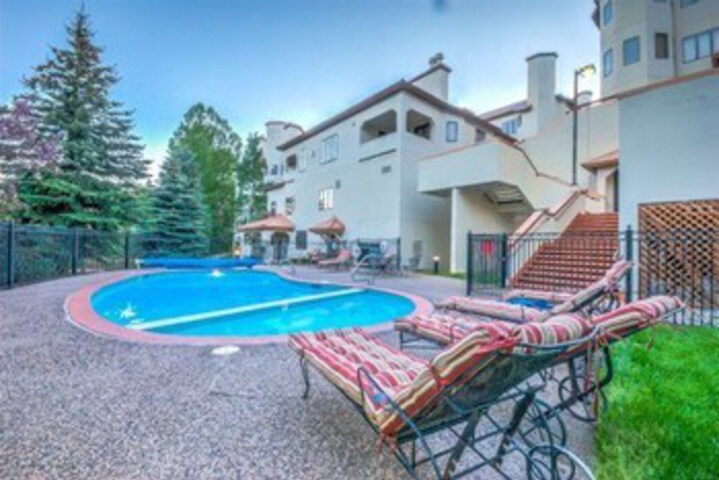 Pool 21 of 39
