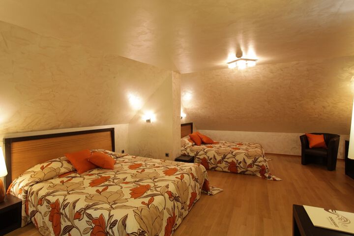 Room 8 of 82