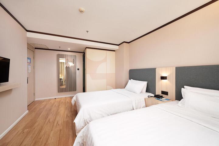 Room 26 of 47