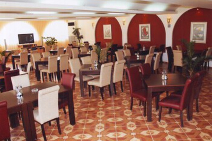 Dining 22 of 25