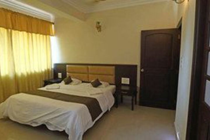 Room 9 of 15