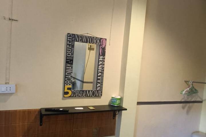 Room 28 of 104