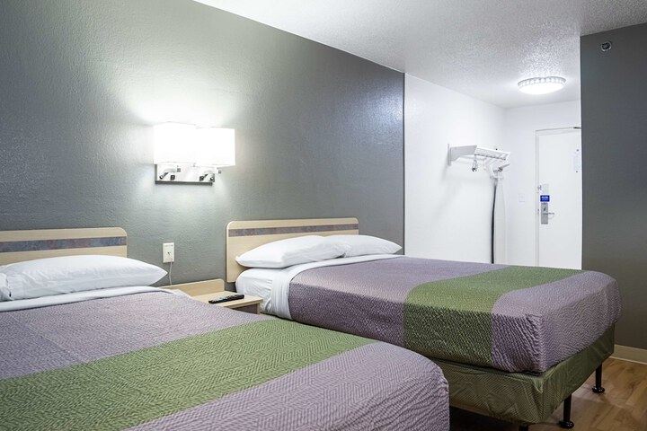 2 Double Beds (4 of 7)