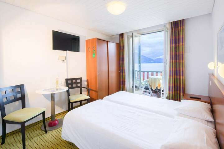 Room 6 of 39