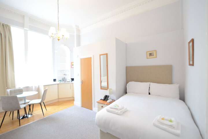 Room 206 of 371