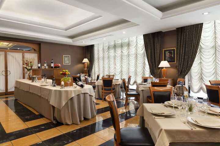 Dining 48 of 81