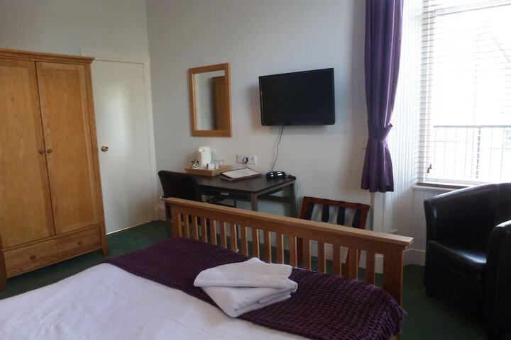 Room 6 of 37