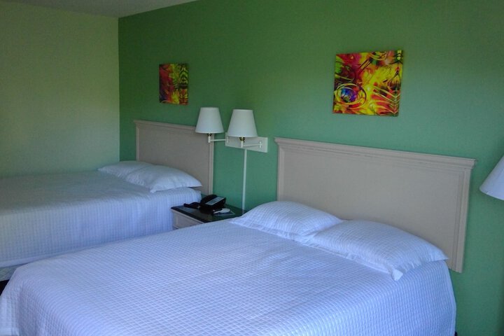 2 Queen Beds (3 of 11)