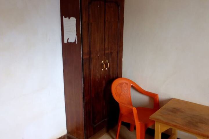 Room 5 of 9