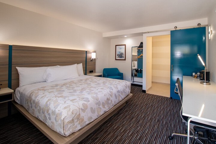 Room 10 of 21