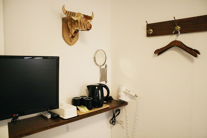 Room 11 of 37
