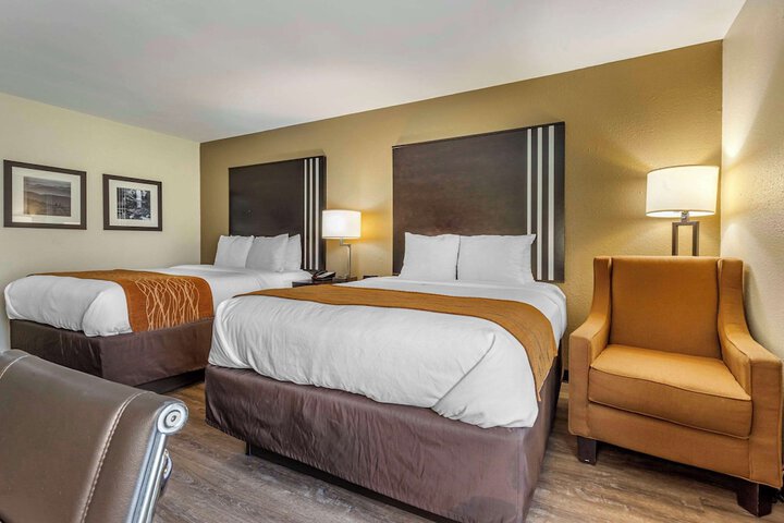 2 Queen Beds (6 of 20)