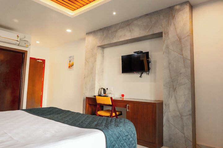 Room 14 of 33