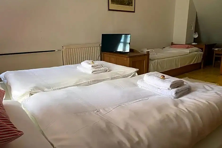 Room 3 of 6