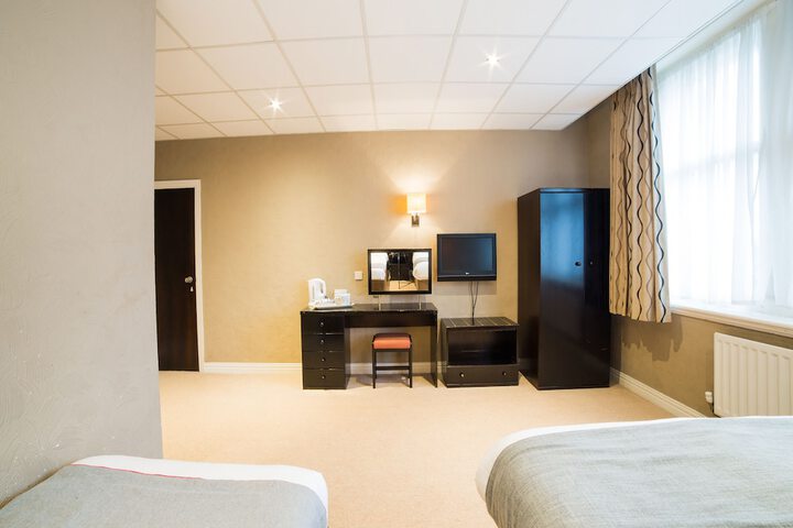 Room 15 of 36