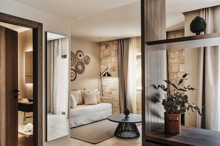 Room 15 of 60