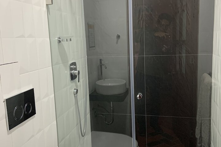 Room 30 of 64