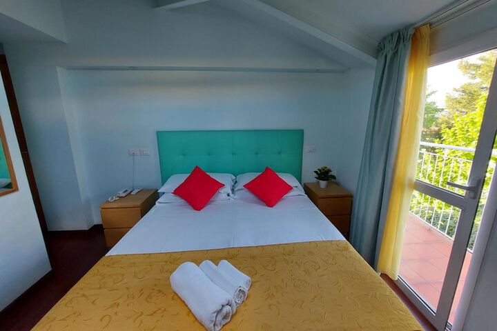 Room 10 of 65