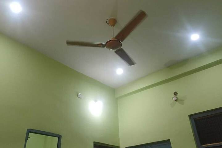 Room 3 of 8