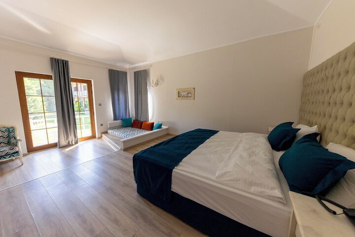 Room 4 of 50
