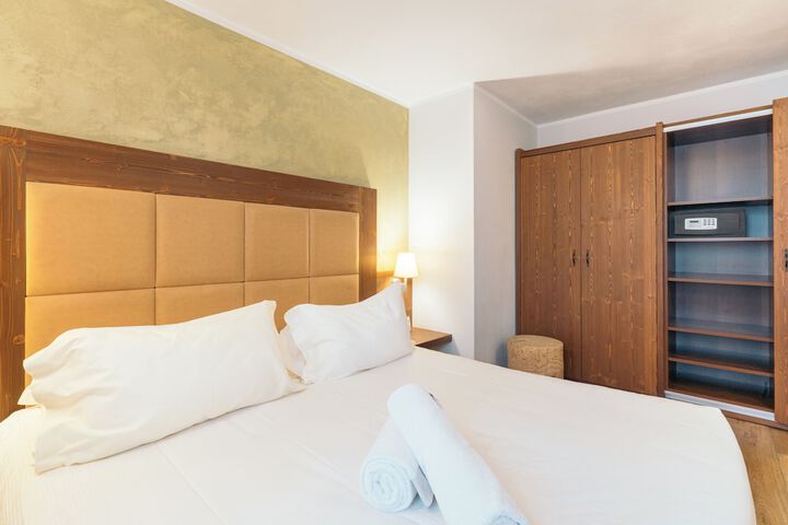 Room 26 of 178