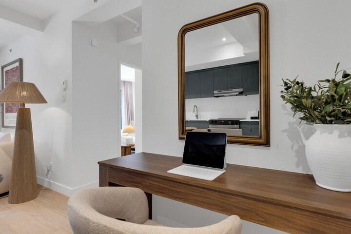 Room 42 of 199