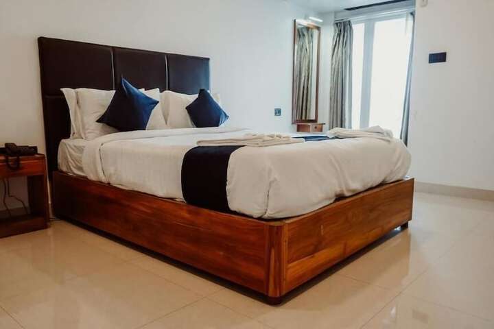 Room 5 of 32