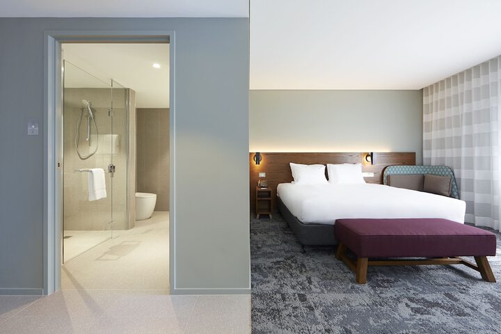 Room 4 of 72
