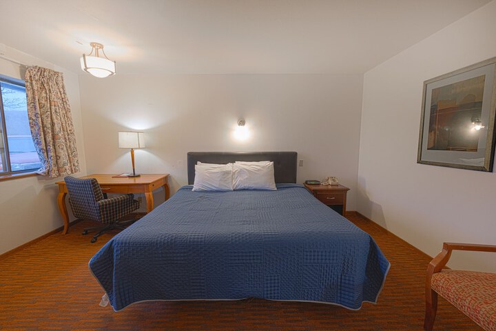1 King Bed (22 of 22)
