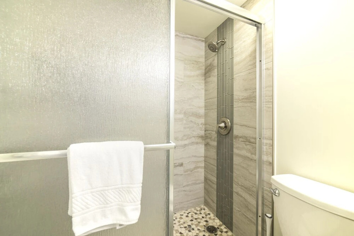 Room 9 of 28