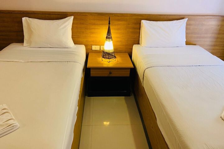 Room 18 of 93