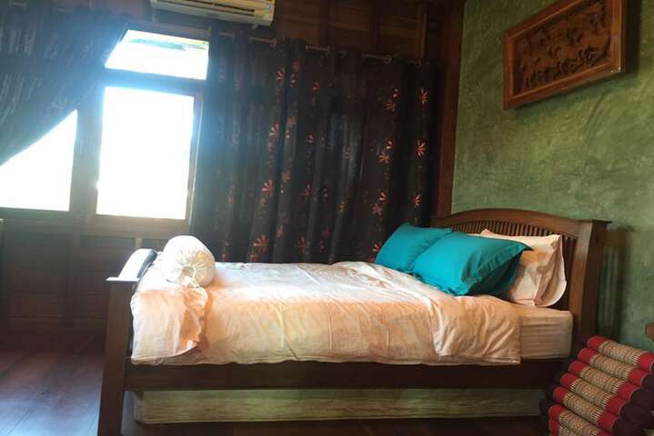 Room 16 of 102