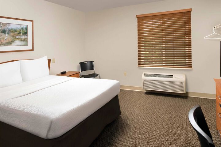 Suite Queen Bed (5 of 10)