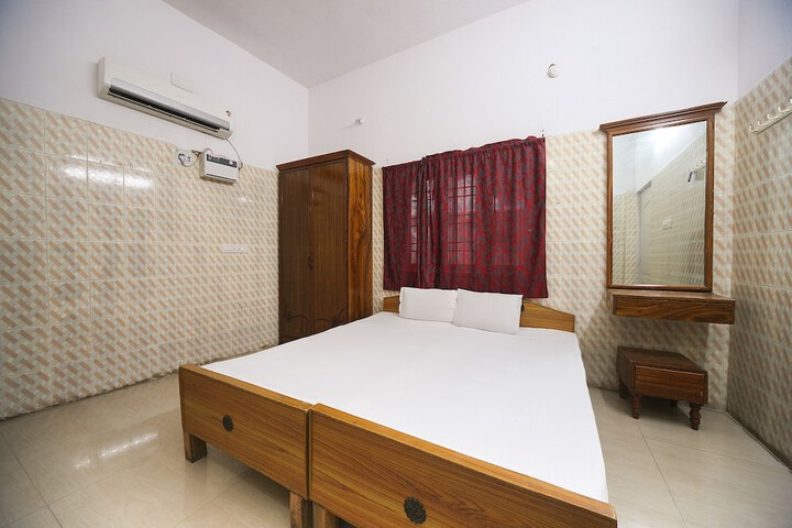 Room 6 of 14