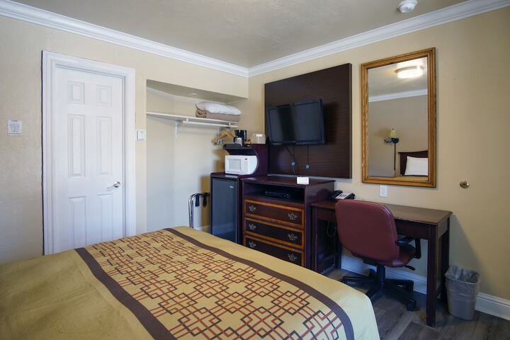 Room 25 of 90