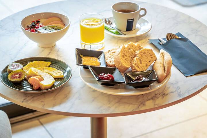 Breakfast/Coffee Service 67 of 121