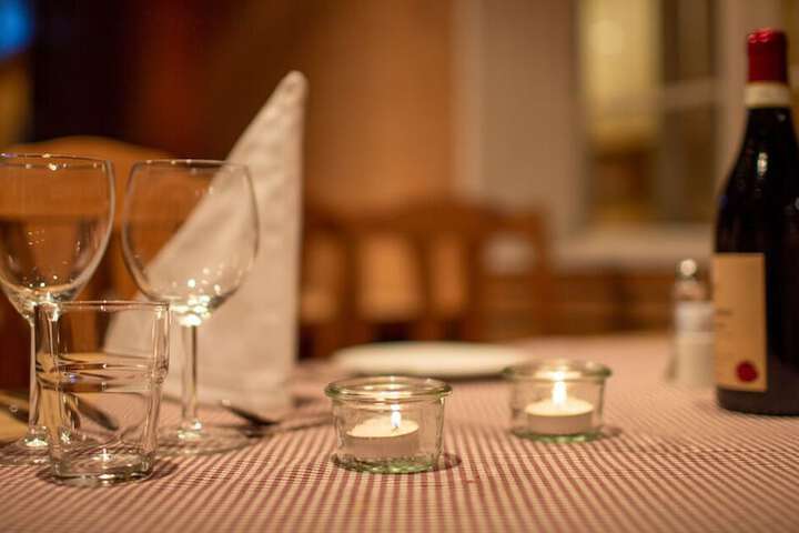 Dining 5 of 8