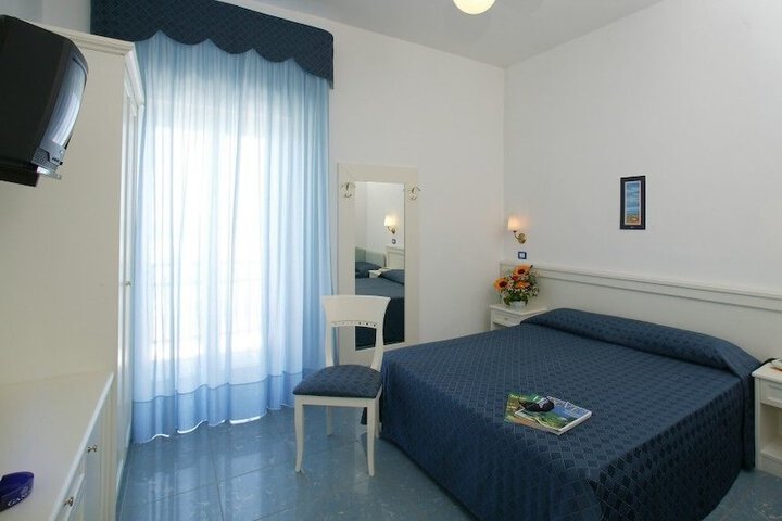 Room 6 of 61