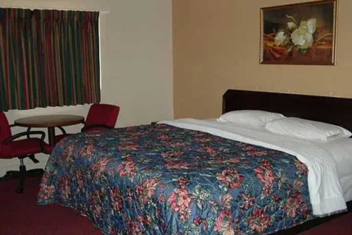 Room 4 of 11