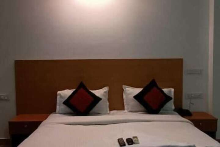 Room 11 of 43