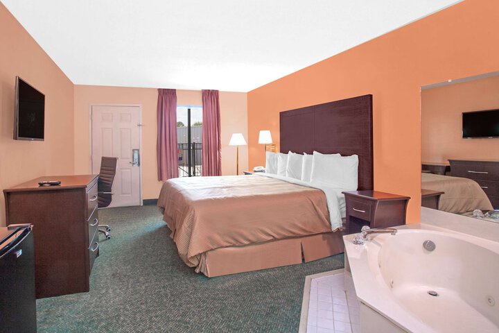 1 King Bed (7 of 17)