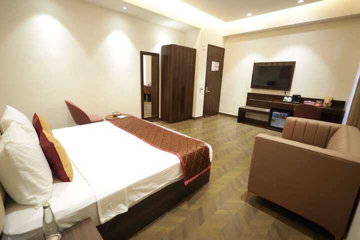 Room 12 of 40