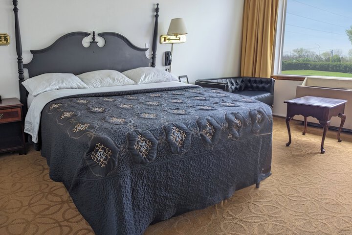 Room 17 of 42