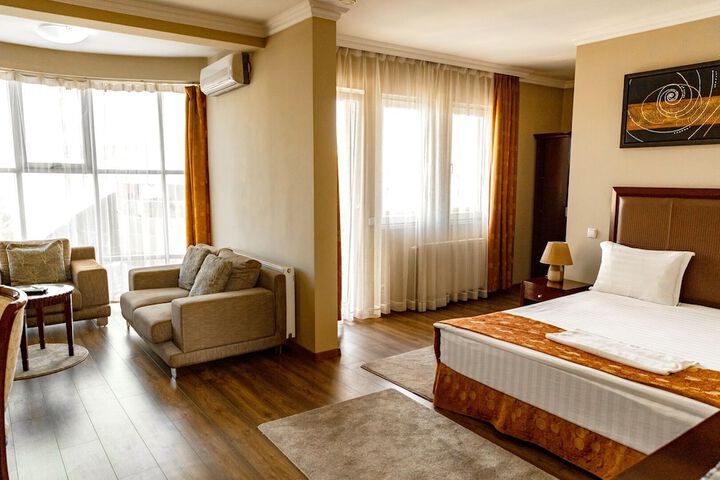 Room 6 of 19