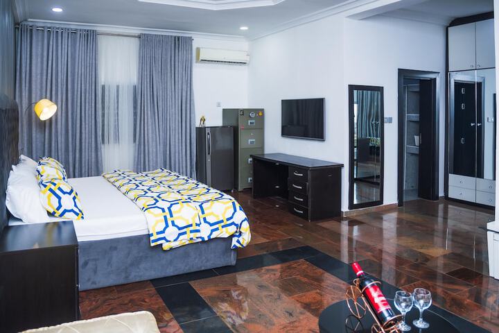 Room 12 of 21