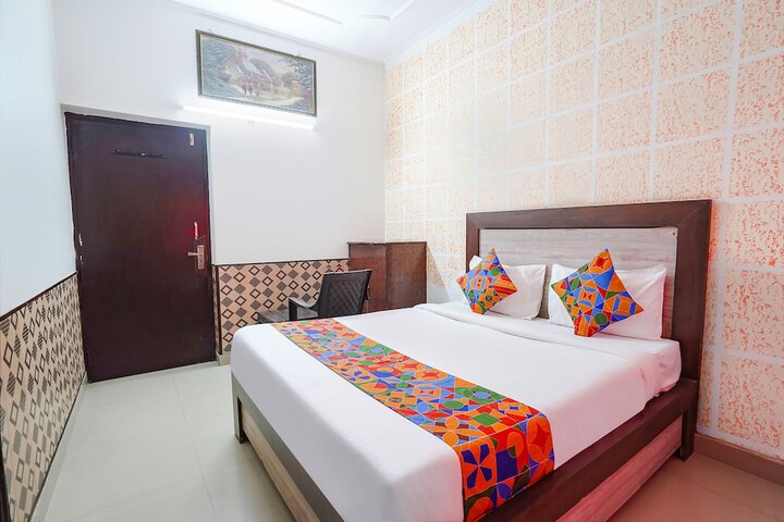 Room 15 of 28
