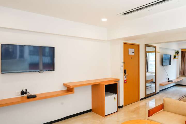 Room 10 of 42