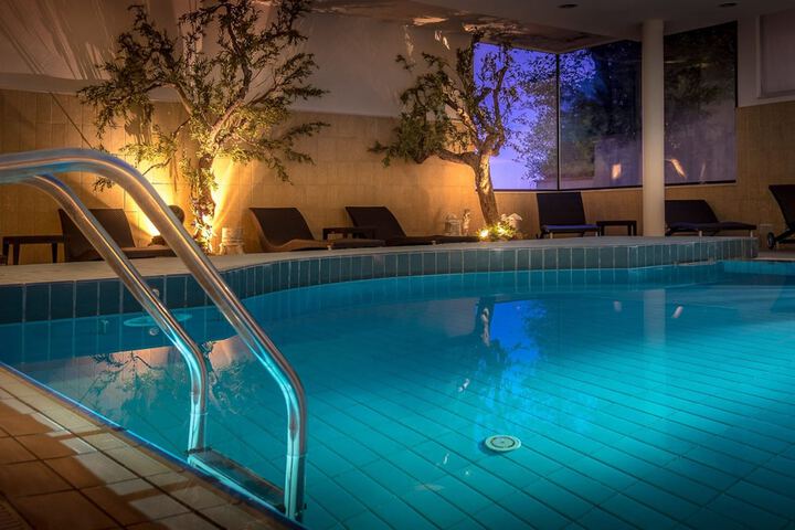 Hotel Pool