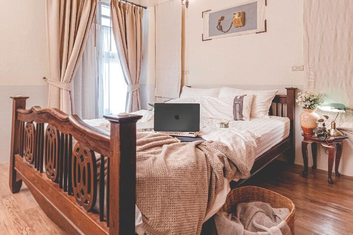 Room 7 of 93